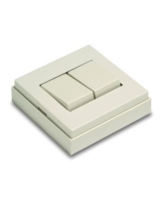 CONMUTADOR DOBLE 65X65X19 10A-250V SUP. PVC BL 5003-B FAMAT
