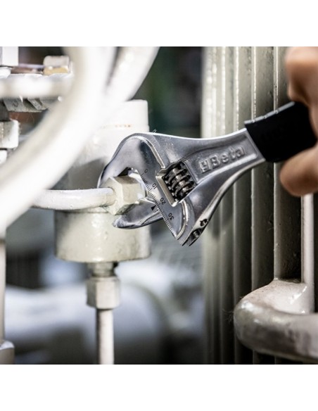 Llave inglesa con apertura ampliada