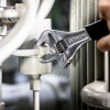 Llave inglesa con apertura ampliada