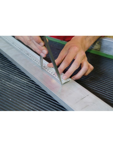 Regla de aluminio con base antideslizante lAG