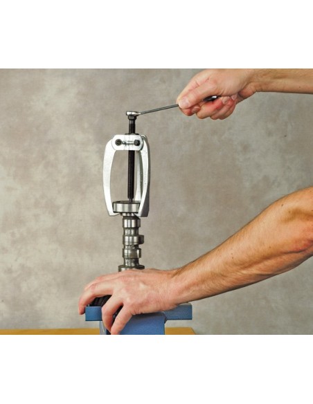 Extractor de rodamientos autocentrante de 3 patas